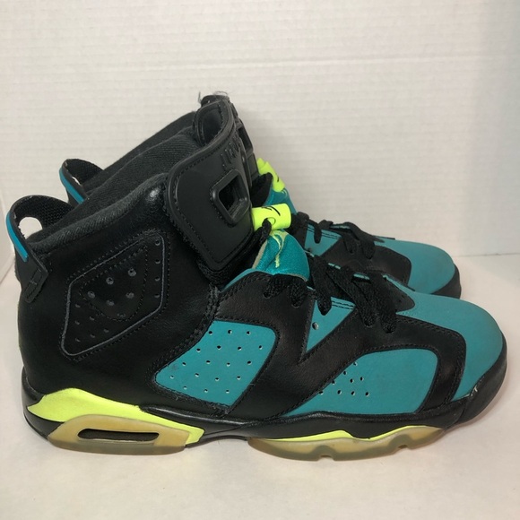 Kids Black and Teal Jordan’s - Picture 2 of 15